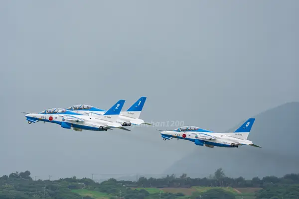 与那国駐屯地創立10周年記念行事でのブルーインパルス。
残念ながら本番の飛行は中止となりました。