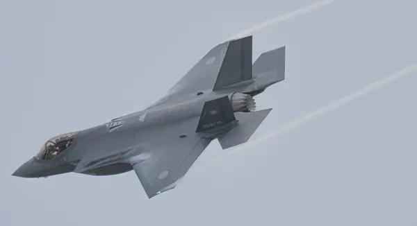 三沢基地から飛来したF-35